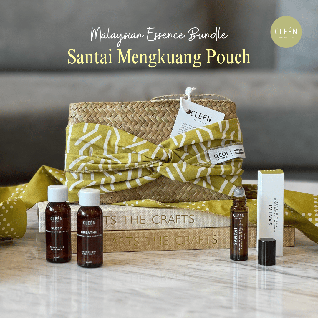 Santai Mengkuang Pouch